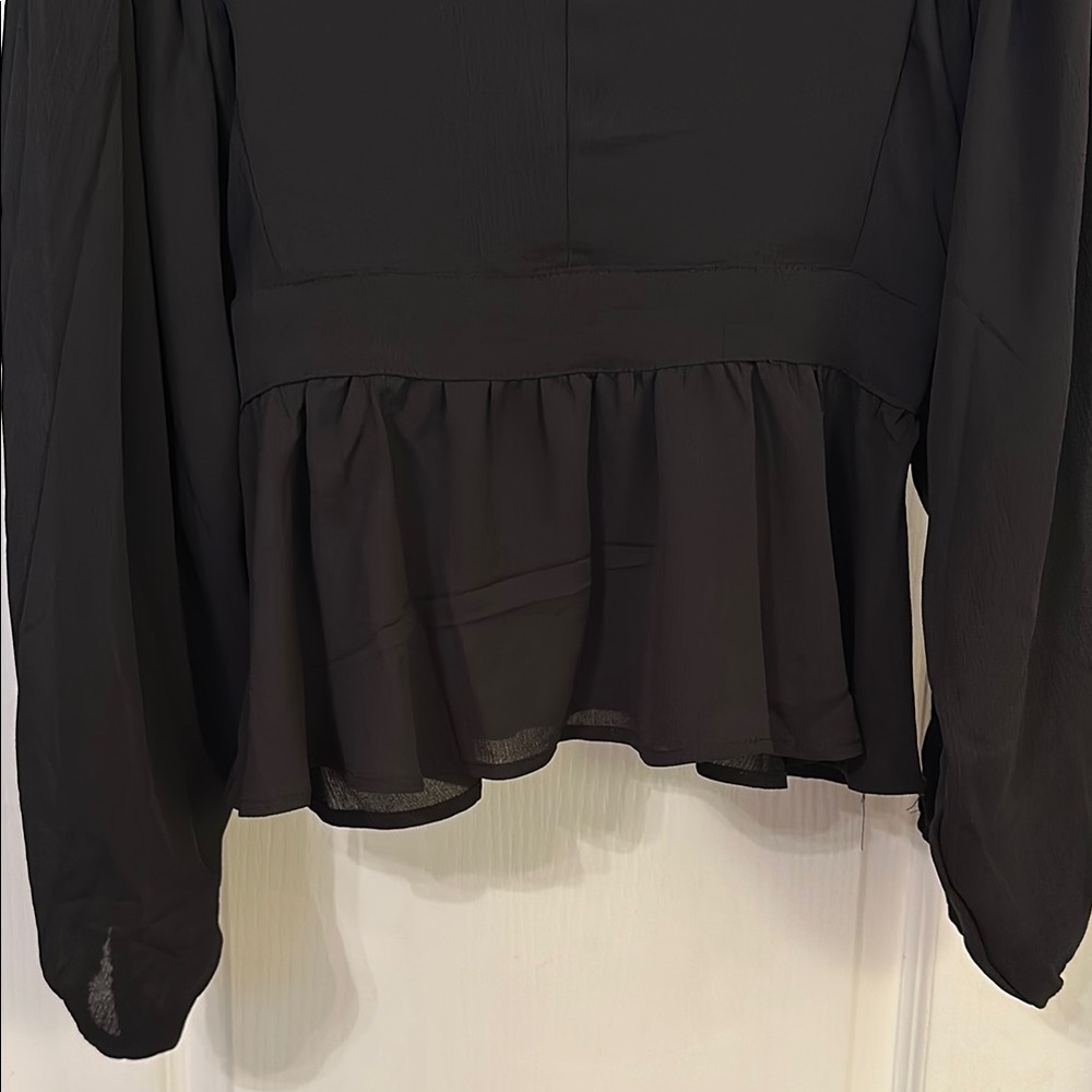 Elegant Black V-Neck Blouse - Picture 3 of 9